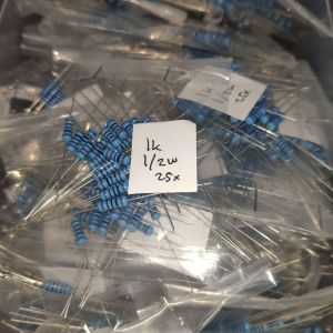 (ISI 25) RESISTOR 1/2WATT 1% 1R 10R 100R 150R 1K 1K2 10K 15K 100K 1M 220R 2K2 2K7 22K 27K 3K3 33K 47R 470R 4K7 47K 470K 560R WARNA BIRU OHM