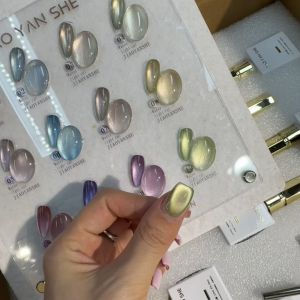 พร้อมส่งในไทย 《 JIAOYANSHE 》12 สี สีเจลแคทอายเนื้อซาติน สีเจลทาเล็บแคทอาย สีลูกแก้วแคทอาย สีลูกแก้ว ส่งไว!แผนภูมิอะคริลิคพร้อมสต็อก + แม่เหล็ก