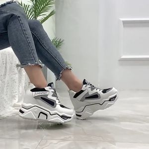 🔥ส่งเร็ว⚡️ Q125รองเท้าผ้าใบผู้หญิง รองเท้าผ้าใบแฟชั่น เสริมส้นรองเท้าผ้าใบลำลองด้านล่างหนาลื่น 8.ซม. มี สีดำ/สีชมพู