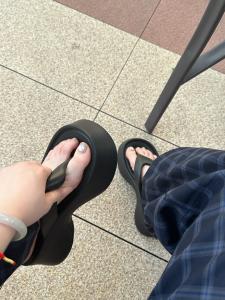 รองเท้าแตะแบบสวมสำหรับผู้หญิง ทรงส้นหนา สไตล์เกาหลี รองเท้าแตะชายหาดกันลื่น กันกลิ่น รองเท้าแตะสวมสบาย รองเท้าแตะแฟชั่น