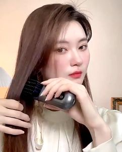 【การจัดส่งในพื้นที่】หวีไฟฟ้าเซรามิค แบบพกพา สายชาร์จ USB หวียืดผมไร้สายที่ทำความร้อนด้วยเซรามิค ไม่ทำลายเส้นผม