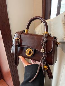 Fashionable Oil Wax Leather Crossbody Bag Womens Retro Handbag Versatile Autumn Winter Small Square Bag Handheld Bag