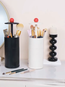 ใช่ กล่องเก็บเครื่องสําอางพร้อมฝาปิดที่ใส่แปรงแต่งหน้าพลาสติกยกอัตโนมัติความจุขนาดใหญ่ง่ายต่อการแต่งหน้าเครื่องมือจัด