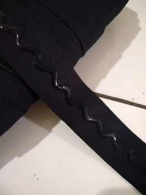 karet elastis latex (silicon) hitam 3 cm.harga per meter