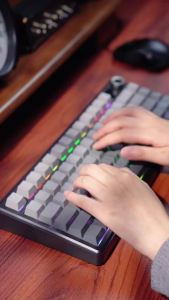 AULA | AULA F75MAX Mechanical Gaming Keyboard with 75% Layout Equipped with TFT Screen 2.4G/Bluetooth/Wireless Hot-Swappable RGB