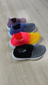 รองเท้าผ้าใบตาข่ายของเด็กชาย ทันสมัย ​​นุ่ม สบาย ระบายอากาศ