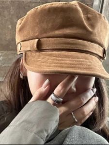 Mũ Trẻ Em Phong Cách Anh Cổ Điển Mùa Thu Mới Cho Nữ Mũ Da Sika Hình Tam Giác Mũ Họa Sĩ Thời Trang Giảm Kích Thước Mặt