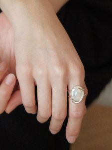 S925 Silver White Oval Ring for Women Fashionable Niche Design Elegant Luxury Feel Stylish Versatile Fashion Ring Fingertip