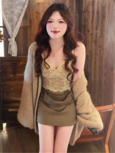 Elegant Pure Desire V-neck Lace Crop Top Womens Fleece-lined Brushed Base Layer Shirt 2025 New Style with Chest Pad