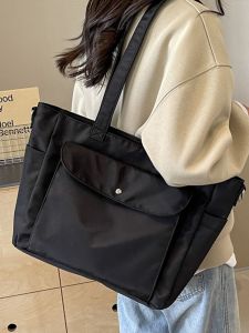 Urban Simple Large Capacity Nylon Womens Handbag 2025 New Fashion Lightweight Single Shoulder Crossbody Bag Commuter Tote Bag
