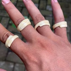 Cincin Akar Bahar Putih Model Lilit Size Kantoran