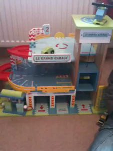 Le Toy Van Le Grand Wooden Garage