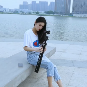 210cm thick tripod with adjustable telescopic + 360° rotating crossbar + shock mount. Used for live short video