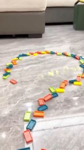 Đồ chơi xe lửa thả domino chạy pin an toàn