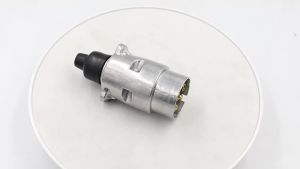 7-pin car power socket circular male metal adapter suitable for caravan trailer plug