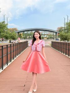 ชุดผ้าไทยสีชมพูโอรส ทรงกั๊กมีโบว์ผูกได้ กระโปรงทรงย้วย