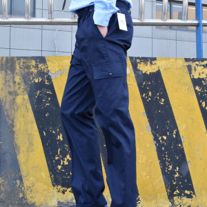 กางเกงทำงานผ้าฝ้ายแท้สีน้ำเงิน กางเกงขายาวทรงตรงหลวมๆ ระบายอากาศได้ดี สำหรับผู้ชาย ฤดูใบไม้ผลิและฤดูใบไม้ร่วง กางเกงขายาวสำหรับป้องกันไฟฟ้าสถิต