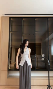 ⚡Port⚡ 2025 new Simple Temperament Vest Single Breasted Knitwear Women Waist Retraction Sleeveless