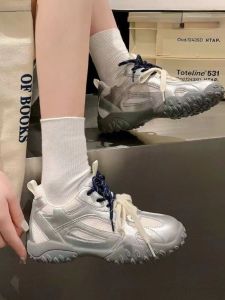 รองเท้าผ้าใบลำลองสำหรับผู้หญิง สไตล์เดนิม ดีไซน์ใหม่ปี 2024 รองเท้าผ้าใบระบายอากาศได้ดี ด้านบนเป็นตาข่าย รองเท้าผ้าใบแบบสวมสบาย