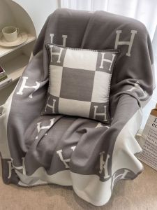 H Small Blanket Woolen Blanket Office Nap Nap Nap Shawl Sofa Air Conditioning Blanket Cushion H Home Letter Aircraft Blanket