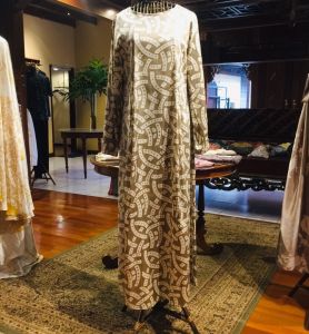 Larissa Dress by Dian Pelangi LIMITED EDITION Busana Muslim Baju Maxi Gamis Abaya Kaftan Gaun Outfit Casual Formal Pesta Pernikahan Kondangan Wanita Hijaber Cantik Anggun Modis Modern Elegan Mewah Model Korea Terbaru Motif Batik Cap Hand Made Kekinian