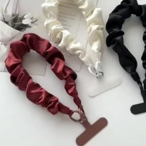 Dây Đeo Điện Thoại Di Động Ngắn Bằng Vải Satin Kiểu Scrunchie Có Móc Khóa Và Kẹp Chữ T Dành Cho iPhone Android Phong Cách Sang Trọng Nhẹ Nhàng Dạng Vòng Tay.