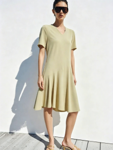 AMII | Simple V-Neck Commuting Dress