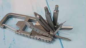 13 In 1 Alat Luar Ruangan Carabiner Klip Pembuka Botol Gantungan Kunci Cincin Panjat Stainless Steel
