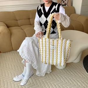 Túi Tote đeo vai chất xốp thiết kế xếp ly có sức chứa lớn phong cách Hàn Quốc