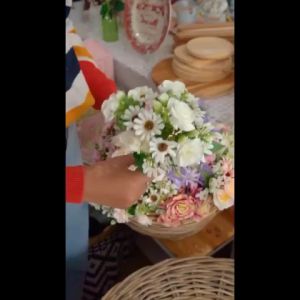 Buket Bunga Palsu Mawar Daisy Type A: Dekorasi Wisuda & Fotoprops