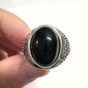 Huitan Noble Silver Color Ring for Women Party Wedding Gorgeous Accessories with Black Stone Elegant Modern Statement Jewelry
