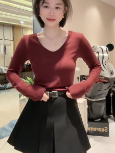 เสื้อยืดคอกลมแขนยาวทรงสลิมฟิตสำหรับผู้หญิง เสื้อชั้นในฤดูใบไม้ผลิและฤดูใบไม้ร่วงแบบมีไหล่เสริม ทรงเข้ารูป เสื้อชั้นในลำลอง