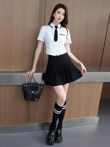 ชุดทำงานโรงแรมเซ็กซี่สปาเท้าชุดนวดเท้าสไตล์ใหม่ฤดูใบไม้ผลิ 2024 ชุดทำงานแขนสั้นคอวีสีพื้นสองชิ้น