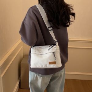 อเนกประสงค์ สำหรับผู้หญิง  มาใหม่ เรียบง่ายและสง่างาม หลายชั้น น้ำหนักเบา ความรู้สึกหรูหรา กระเป๋าสะพายไหล่