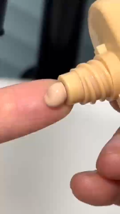 ร้านไทย ซื้อ1 แถม 1 พัฟ รองพื้นSADOER บีบีครีม ครีมกันแดดหน้า SPF50+PA+++ คอนซีลเลอร์ปกปิดดี