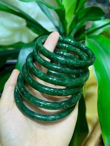 Vòng đeo tay bản đũa ngọc bi’ch