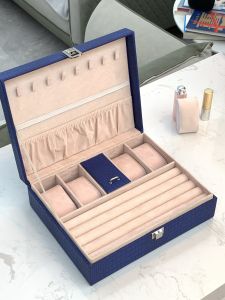 Elegant Black Portable Jewelry Box for Earrings Rings Simple European Style Desktop Organizer Leather Storage Case for Accessories