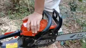 จัดส่งจากกรุงเทพฯ เลื่อยยนต์ เครื่องเลื่อยไม้ เลื่อยโซ่ยนต์ 20นิ้ว กำลัง 2.1kw/ 7500rpm เครื่องยนต์2จังหวะ สองวง เครื่องตัดไม มีบริการเก็บเงินปลายทาง