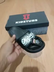 KIDZTUBS Sandal Anak Laki-Laki Karet Slip On & Karakter Hitam 6-10 Tahun