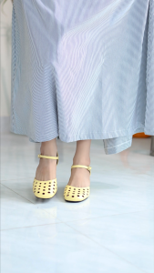 Giày Sandal Gót 5 Phân Gót Vuông Thiết Kế Cắt Laser Tròn Mềm Mại Pixie H392