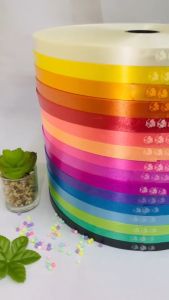 ริบบิ้น ลูกโป่ง #2 เนื้อทราย พลาสติก 12มิล 300หลา (คละสีได้) เหมาะสำหรับใช้พับเหรียญและทำโบว์พวงมาลัย