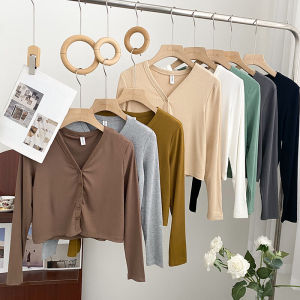 เสื้อยืดคอวีและแขนสั้นสีสันสดใสสําหรับผู้หญิง พอดีกับรูปร่าง วัสดุบาง สไตล์การเดินทาง