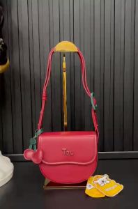 Túi T0uT0u Dày Dặn Màu Đỏ Charm Trái Cây Trending Size 17cm Full Bao Bì (Auth Tuồn)