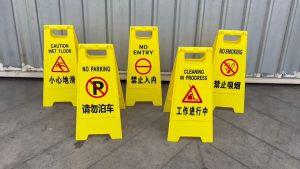 ป้ายเตือนระวังลื่น เพื่อให้ผ้าตั้งพื้น เตือนทำความสะอาด แบบสีเหลือง สีขาว แบบพกพา