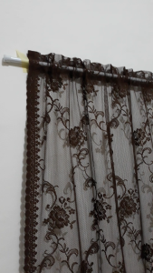 Tirai dalaman gorden transparant jendela warna coklat desain klasik tinggal pakai