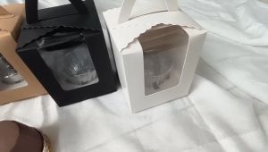 กล่องคัพเค้ก กล่องขนม กล่องใส่เบเกอร์รี่ หน้าพลาสติกใส มีหูจับ+ฐาน พร้อมส่ง ขนาด 260 มม x 42 มม x 2 ครั้ง