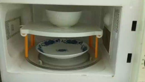 Kệ nhựa chia 2 tầng trong lò vi sóng (nấu 2 dĩa cùng lúc) xếp gọn. 24x19x 9cm chịu lực 1kg. D731