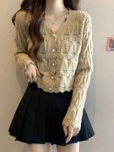 Qian Rose Knitted Sweater for Women Large Size Slimming Design High-End Fashion Apparel Suitable for Autumn Season