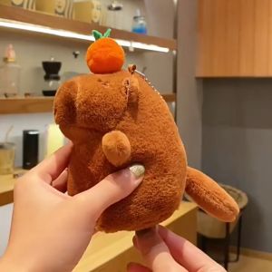 พวงกุญแจ capybara พวงกุญแจตุ๊กตาคาปิบารา ตุ๊กตาผ้ากํามะหยี่ขนนิ่ม น่ารัก ของเล่นสําหรับเด็กผู้หญิง