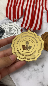 Medali Akrilik Laser Custom Emas Perak Perunggu Wisuda Kejuaraan Perlombaan Juara Olimpiade dan Kelulusan Medali Laser Engrave Custom Free Design Gold Silver Bronze
